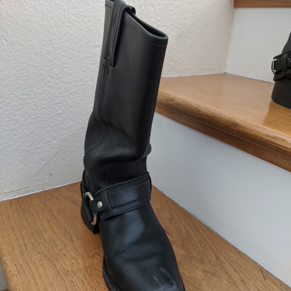 Frye - Picture 2 of 8